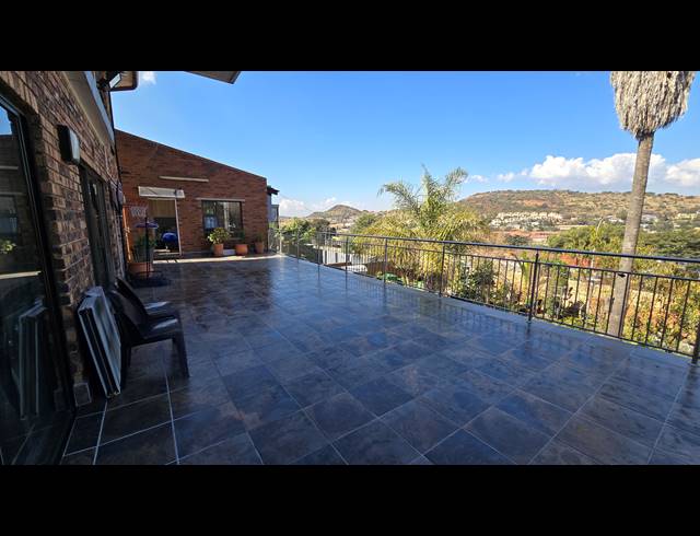 6 BEDROOM FREEHOLD FOR SALE IN WINCHESTER HILLS